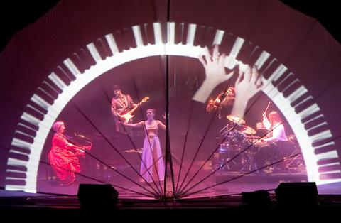 Squonk Opera – "Mayhem and Majesty"